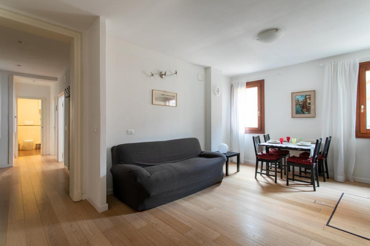 Apartament Lance With Lift, 2 Minutes Walk From The Train Station